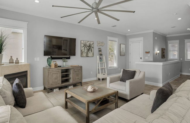 4BR Home, Private Pool, Steps From Beach, Minutes to Top Attractions - Foto 21