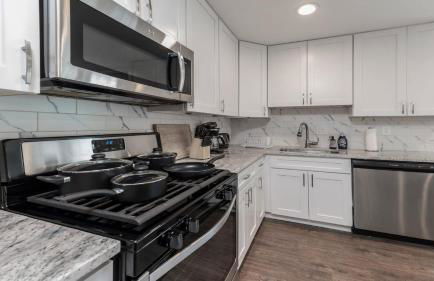 Stylish 3BR 3BA Colonial House by CozySuites - Foto 14