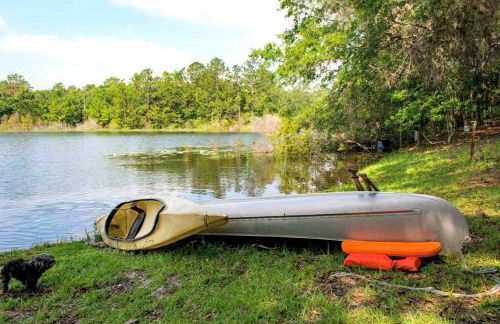 Spacious Cabin for a Group Getaway Overlooking Junior Lake in Florida - Foto 34