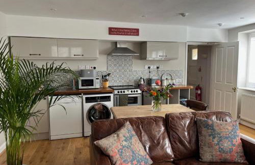 Stylish 1-bed Cottage Escape in Piddlehinton - Photo 3