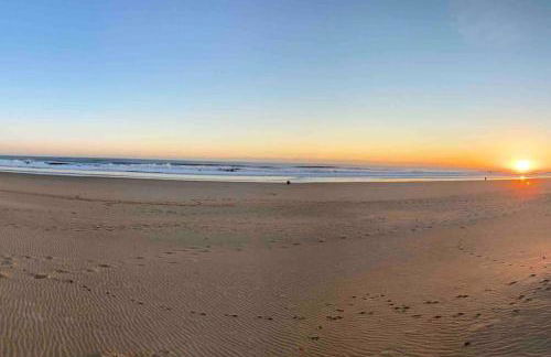 Coastal Retreat-NEW DAY PROPERTIES-next to beach - Foto 29