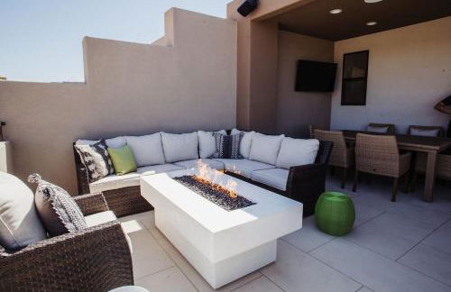 Townhome w Private Hot Tub Air Hockey and more - Foto 7