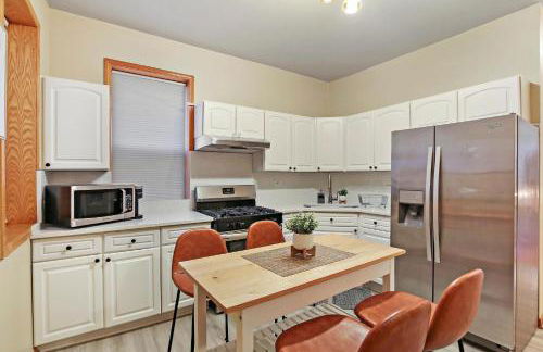 2 Bed Near OHare - Free Garage Parking - Quiet Stay - Foto 5