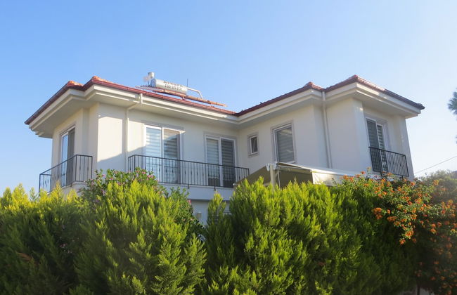 Villasevval-sleeps8-pool-bbq-ac-neartown - Photo 35