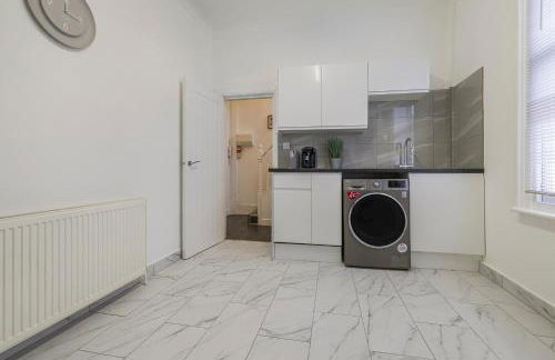 Station Side Sanctuary - 2BR Central Brighton Stay - Foto 35