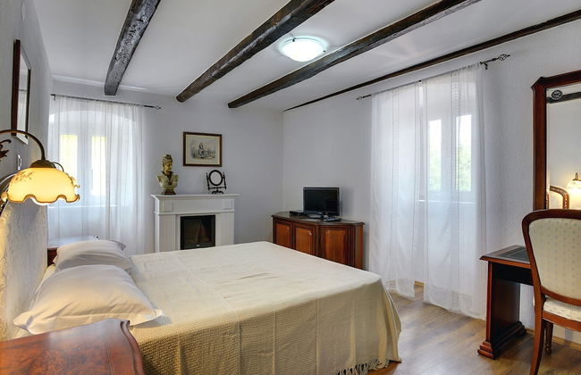 Holiday Home in Rojnici With Private Pool - Photo 2