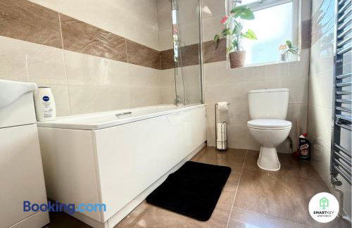 Ground Floor 1 Bedroom Apartment close to Woking train station - Foto 12