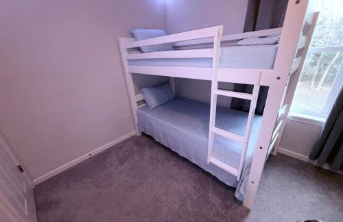 Pocono Escape - Modern & Cozy - Foto 21