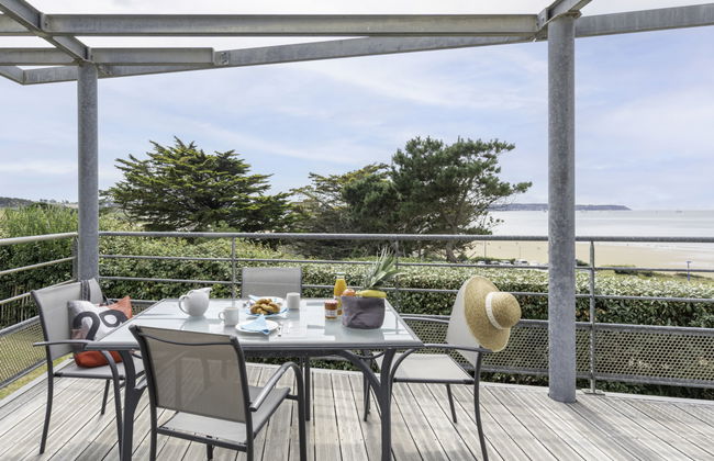 3 bedroom House in Plonévez-Porzay with garden and terrace - Photo 6