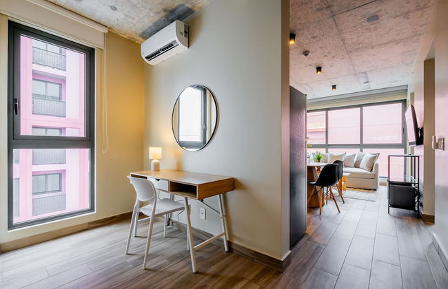 w Majestic 1BR w Great Pool in Centriqo - Foto 18