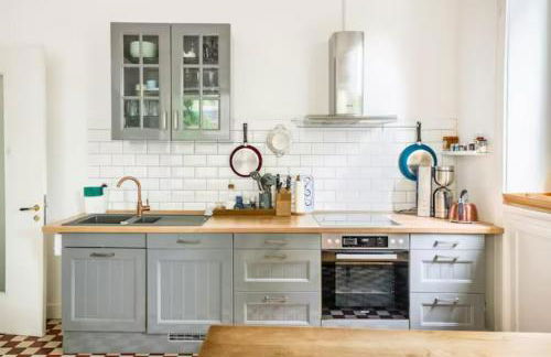 Großzügige 185m2-Altbauwohnung in Bestlage 7Zimmer-2Bäder-2Küchen-2WCs - Foto 3