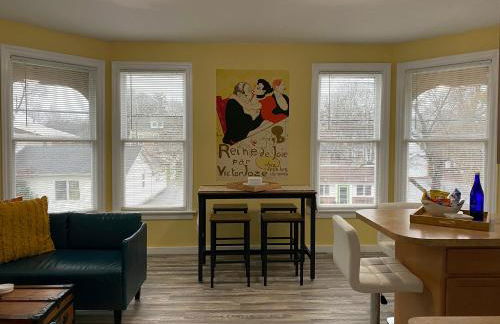 2 BR Loft - Walk to Cafes-Breweries- Arts & Entertainment District - Foto 1