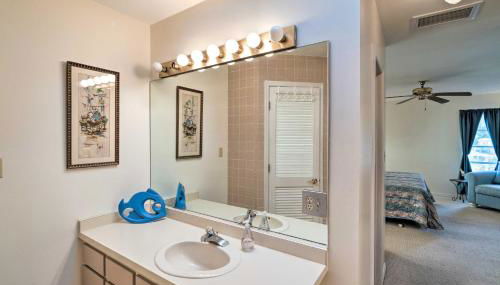 Canalfront Home with Private Dock - 5 Mi to Beaches! - Foto 3