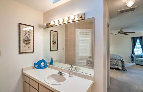 Canalfront Home with Private Dock - 5 Mi to Beaches! - Foto 3