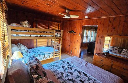 Cozy Cabin Retreat - Sleeps 8 - 1 Hr from STL - Foto 21