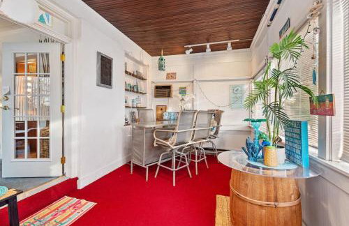 Cheerful Home | Fire Pit | Sleeps 8 - Foto 12