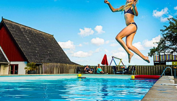 6 Person Holiday Home in Allinge - Foto 4, Piscina