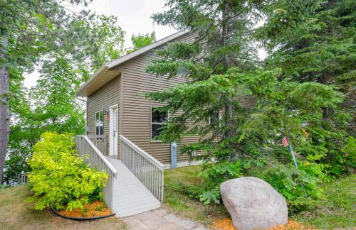 Lakefront Wisconsin Cabin Dock, Walk to Beach! - Foto 24
