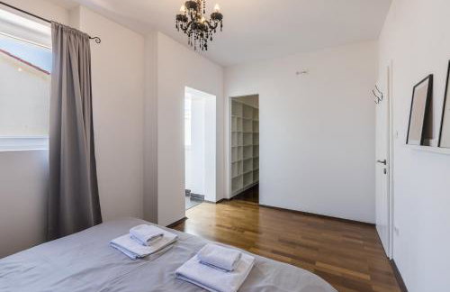 Central Park Apartment with Terrace - Photo 12