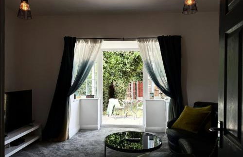 Home away Tamworth Staffordshire 4 Bedroom 3 Bathroom - Semi Detached House - Foto 46