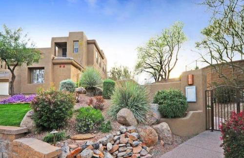 Spacious 3BR Villa w Mountain Views, 2 Patios & Private Garage Near Scottsdale - Foto 25