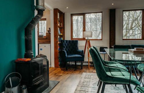 Heron's Perch- A pond-side retreat with cinema room - Photo 4