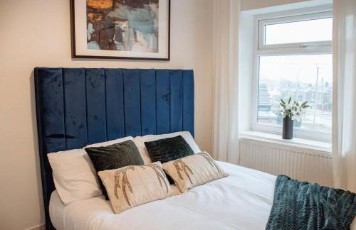 Spacious & Modern 8-Bed Home - Sleeps 13 - Parking - Foto 45