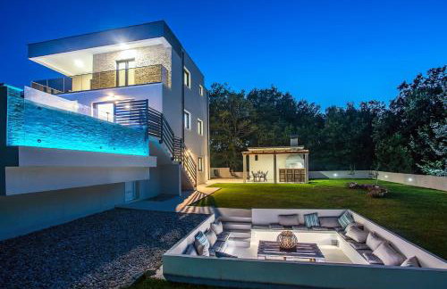 Villa Zora -luxurious villa with heated pool, sauna, 4 bedrooms, 10 persons max - Photo 1