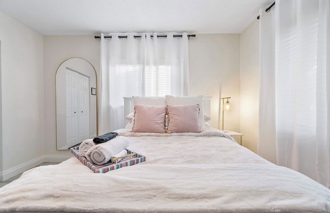 Coastal Retreat Stylish 4 BDR w/ Private Pool! - Foto 4