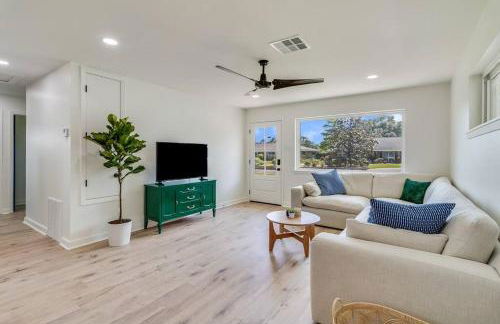 Central Lafayette location w/King Bed & Coffee Bar - Foto 1