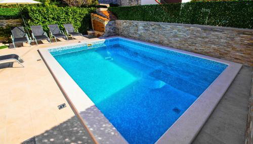 Aquarius Apartments - Beachside with Heated Pool - Photo 4