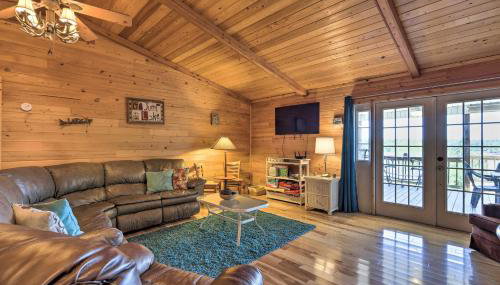 House with Dock and Slide Situated on Lake Sinclair! - Foto 3