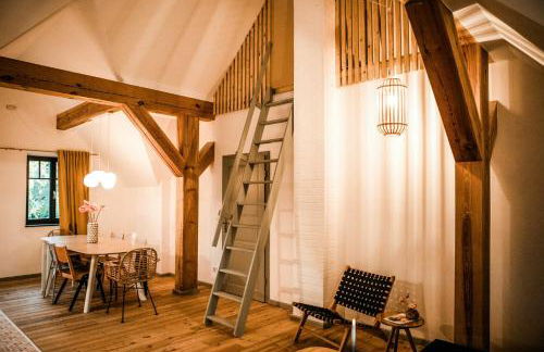 Designer Apartment In Historic Pond House - Photo 7