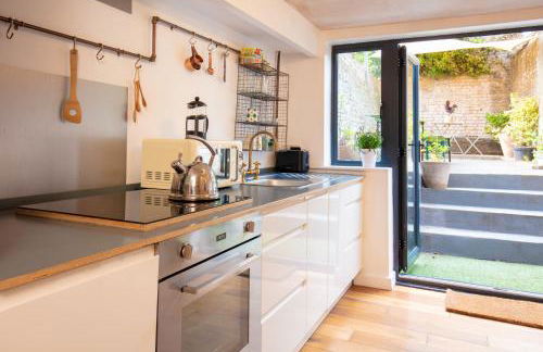 Modern flat with KING bed, garden & outdoor dining - Foto 11