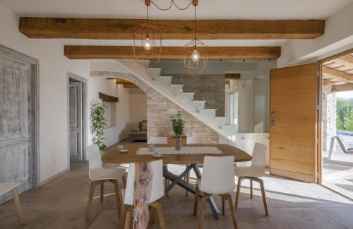 Chic Villa in Acqualagna with Hot Tub in Pool & Private Garden - Foto 22