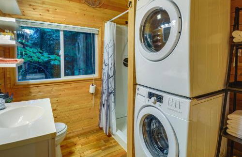 Adorable A-Frame Cabin, Steps to Lake Cushman! - Foto 9