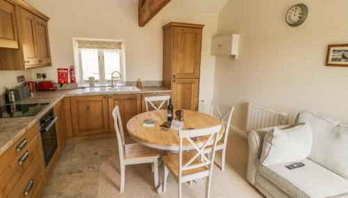 Lake Farm Cottage - Photo 4