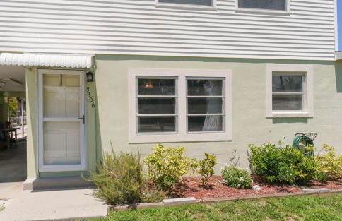 Steps to #1 Beach in America Siesta Beach! - Foto 3