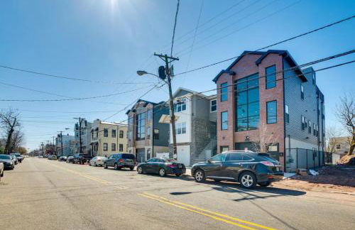 Townhouse - Urban Living with Rooftop Deck! - Foto 29