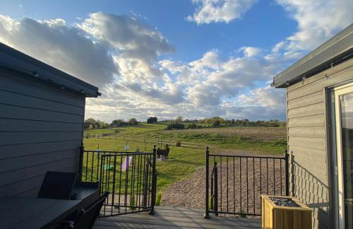 POPPY LUXURY LODGE Sleeps 8 at Fairview Farm, Ravenshead, Nottingham Near Sherwood Forest, Dog Friendly, Farm Stay great for wedding groups, families, Hen Do's, friends gatherings with amazing views - Foto 58