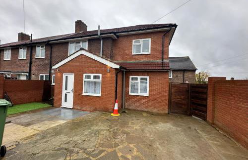 1st Studio Flat With full Private Toilet And Shower With its Own Kitchenette in Keedonwood Road Bromley A Fully Equipped Independent Studio Flat - Photo 32