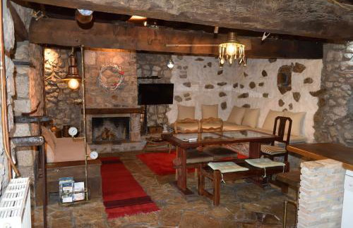 Μικρή Πέτρινη Μεζονέτα 2 - Foto 1