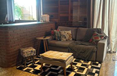 Chalé com PISCINA Privativa, com 2 QUARTOS, ESTACIONAMENTO em Condomínio com PORTARIA 24h, Sauna, Quadras, 3 PISCINAS no condomínio, Pesca e Parquinho Infantil - SmarTV na sala de estar, TV na área CHURRASQUEIRA, Wi-Fi e Cozinha Completa - Foto 31