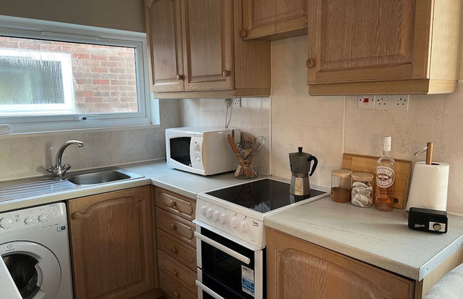 Beach Chalet - 2 Bedrooms - 4 Guests - Parking - Foto 10