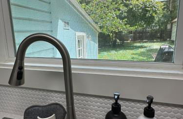 The Blue House- Backyard, grill, pets welcome - Foto 25