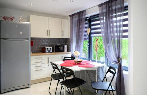 Located in the peaceful NG8 Wollaton , Perfect for Business Trips & Family Holidays or working proffesionals-long term deals, M1 Nearby , Free Parking , Private Garden , 500Mb Wi-Fi , Netflix - Foto 16