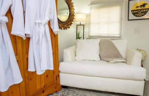 Carriage on Capital near Distilleries & Downtown - Foto 17