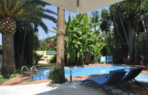 Attractive Greek House with Private Pool near Sea & City Center - Photo 30