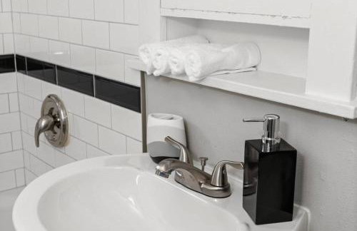 Entire 2nd and 3rd level of Spacious Historic Home - Foto 20