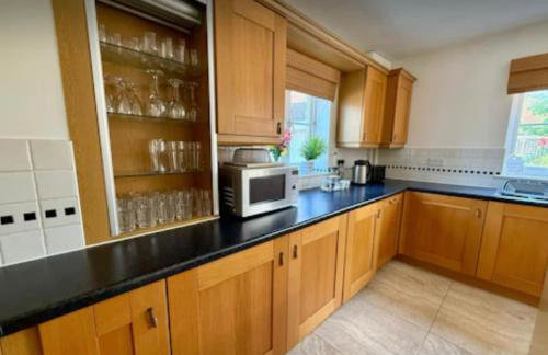 Gt. Marlow TownHouse- Families, Pets & Contractors - Photo 7